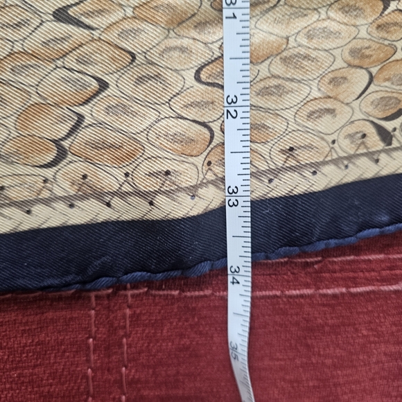 🧤Christian Dior🧣Les Gants “Glove Print” Vintage 100% Silk Scarf 35″ x 35″ - Picture 14 of 16